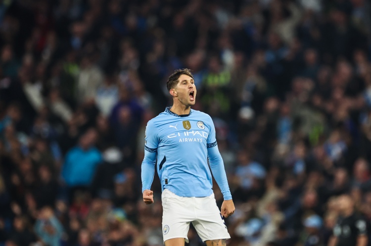 足球比赛赛程-法尔克：斯通斯并不是拜仁今夏中后卫引援的首选，但会关注